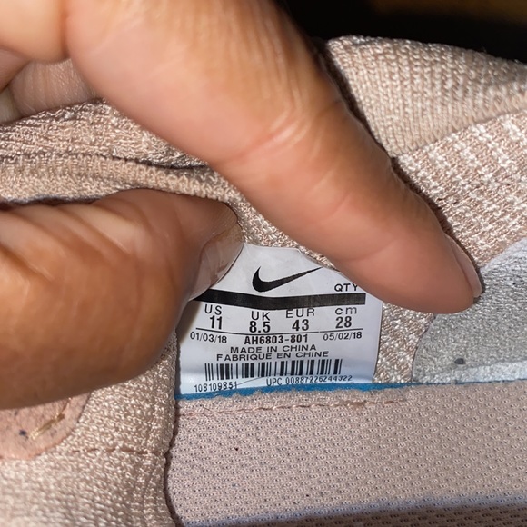 NIKE Sneakers/Tennis Shoes - Picture 13 of 13